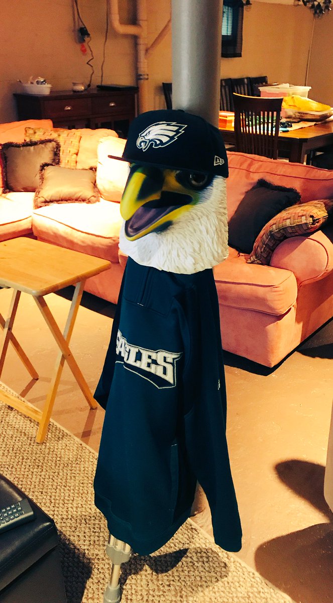 DavilaRogerd's tweet photo. Our own mascot lets go birds!!! #FlyEaglesFly #Underdogs https://t.co/Jbqeb2nWFi