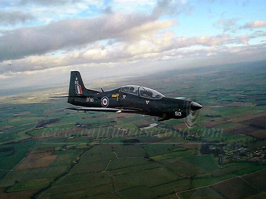 captureasecond's tweet photo. Out and about over Yorkshire. Absolutely loved my time flying these! @MCOLintononOuse @RoyalAirForce #raf #tucano #captureasecond #cfs #1fts https://t.co/rmXADKbjHi