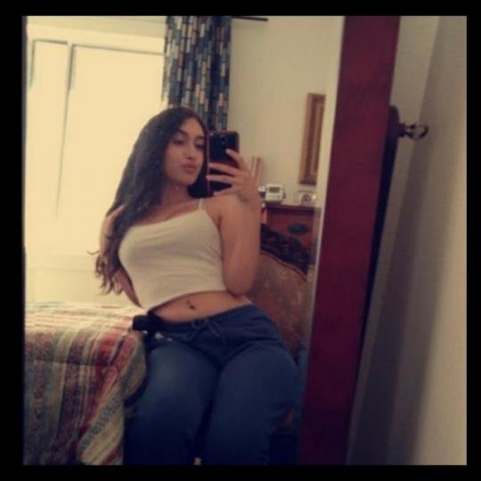 NickClark122's tweet photo. Hey loves 😛❤️😘 #FeatureMe#Liveme 🍯Sarai Villa🍯 https://t.co/1k3F6OEGlh https://t.co/pjWaReIGYd