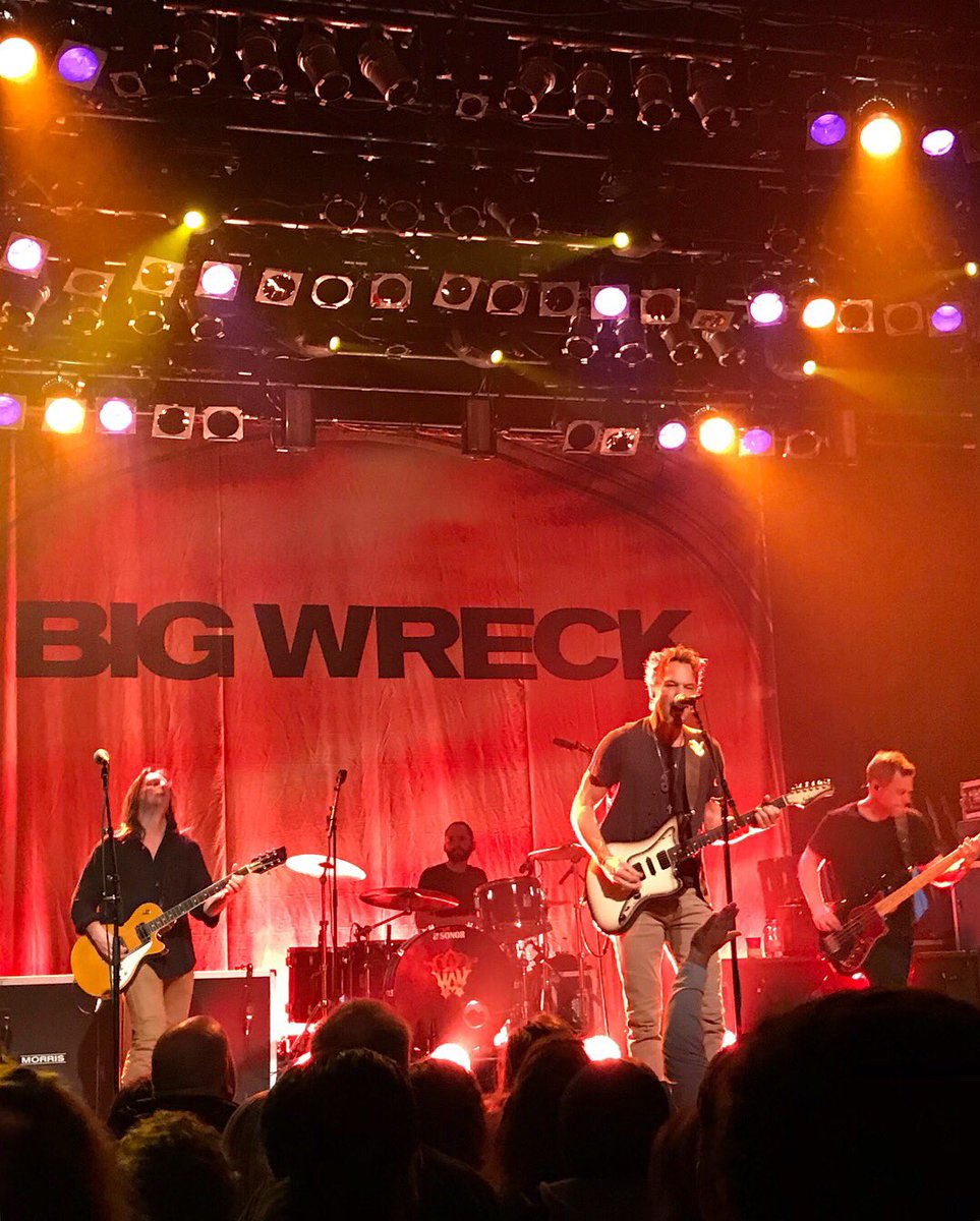 angegvs3's tweet photo. Big Wreck, Montreal Saturday night.
What a way to spend the night!!🙌🏼
#bigwreck #Montreal https://t.co/UVdv2Jom5B