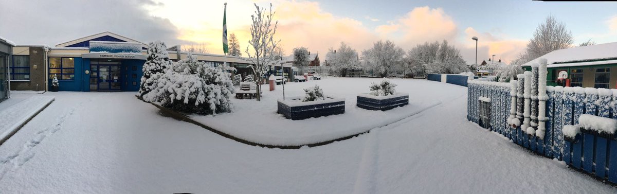 salolainus's tweet photo. Me llegan estas fotos desde #Belfast
Me perdí el invierno..
#winteristhere 😜😜 https://t.co/fmlxC20edx