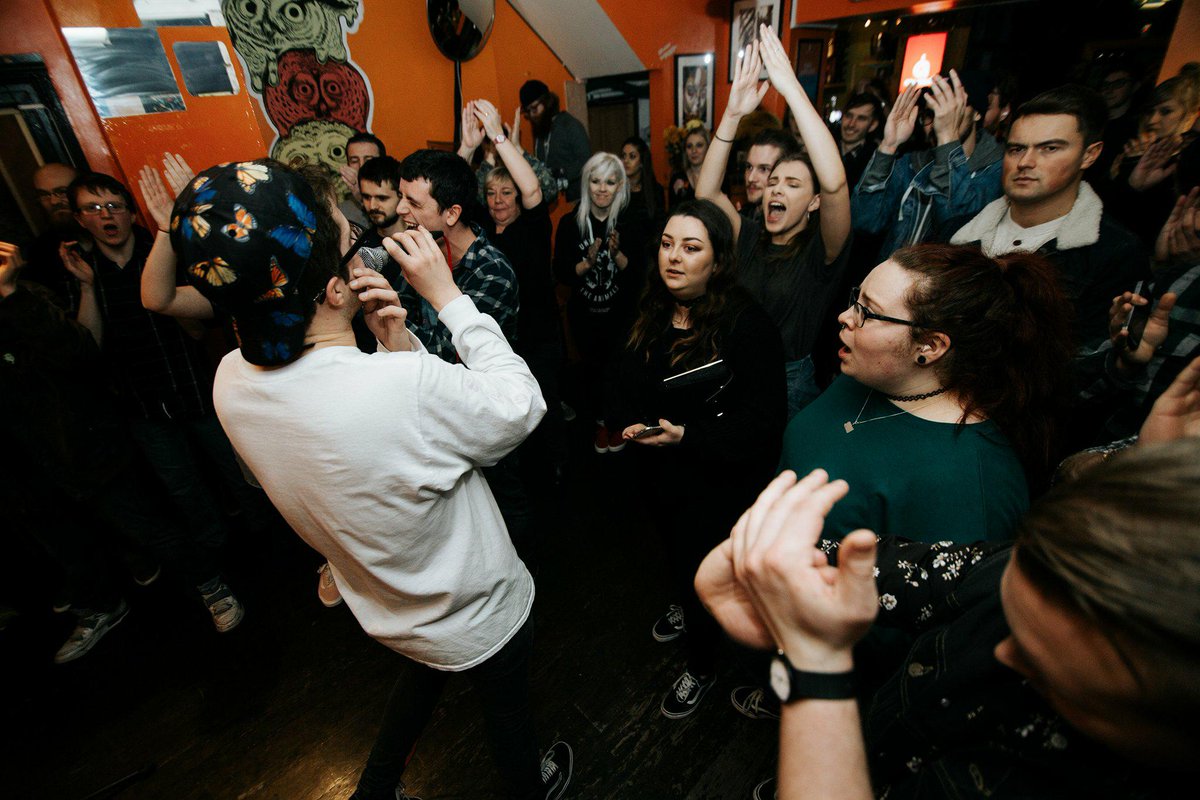 thesefiveyears's tweet image. Loads more to come, but these two sum up the night for us. Excellent evening and an amazing crowd which we are extremely thankful for! ✌️ 
📸 @ashleabeaphoto
@GwdihwCafeBar 

#ukpp #poppunk #cardiff #howitsbeen