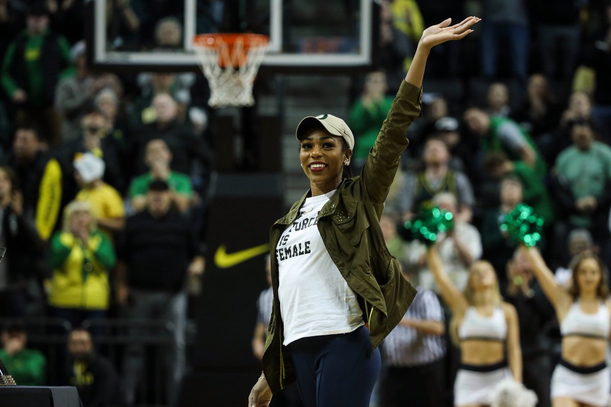 Run4Ducks's tweet photo. Loved seeing the standing ovation for @TheROYALlife21 last night at the @OregonMBB game! 🙌
#GoDucks https://t.co/0E4V7lSuXN