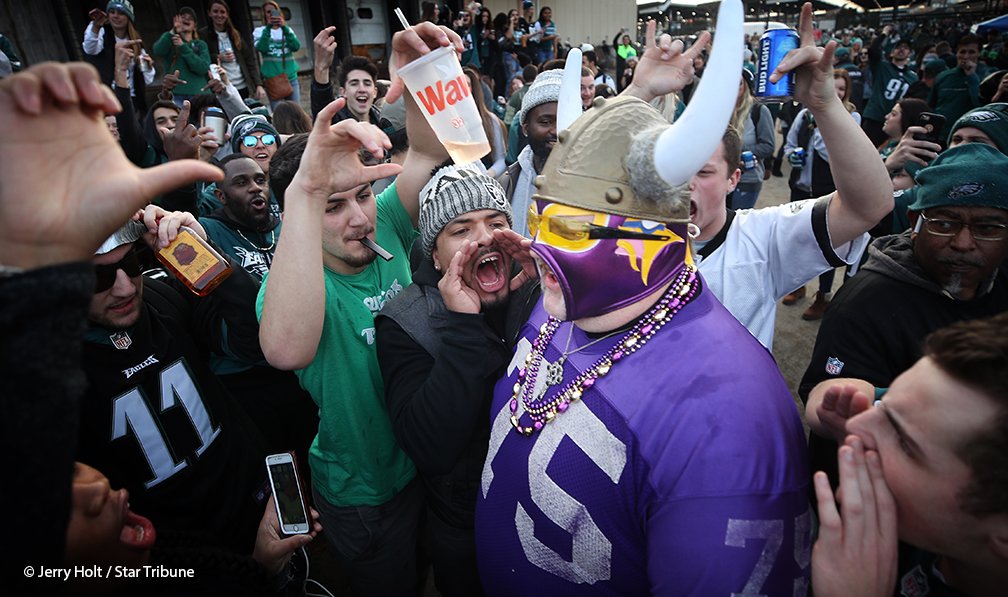 jerry_holt's tweet photo. Minnesota Vikings fans confronted by Philadelphia Eagles fans while tailgating. #MINvsPHI https://t.co/j5B8KFZOy6