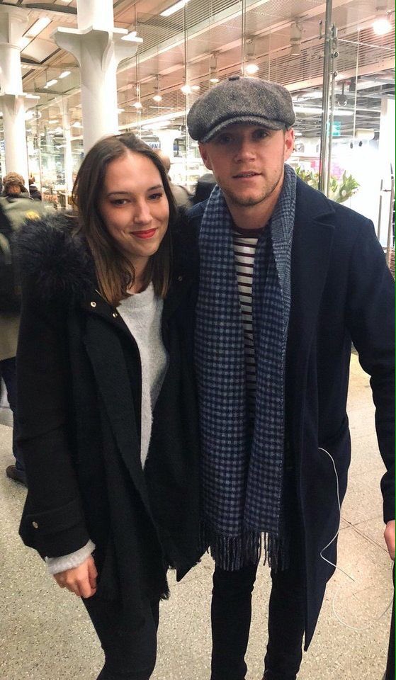 DailyHoranNews's tweet photo. 📸 | Niall with a fan in London today! • 21/01/18 https://t.co/LlMHqVGvvQ