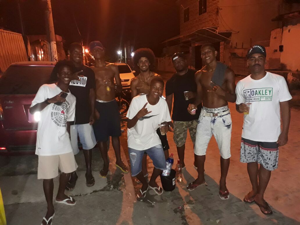 Dos_Prazeres23's tweet photo. OS CRIA NUNCA PARA '
GELO TEM 🍺, VODKA TEM 🍸
#UBERABACITY
@ErreBe_98 ,@MarcosAry3 ,@RoM_uLoS ,@andrecanhotin ,@michelmeddeiros ,@r11artilheiro https://t.co/aRU63vW356