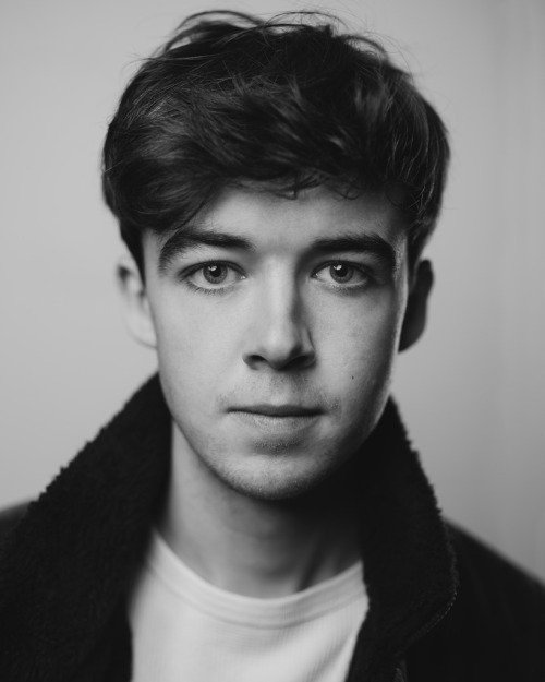 TEOTFWSP's tweet photo. Alex Lawther sobre si le gustaría que hubiera una segunda temporada: 
"La historia de #TEOTFW termina justo donde termina el cómic de Charles Forsman. Es una historia realmente encantadora y autónoma, pero por otro lado me encantaría ver qué haría Charlie Covell con ella." https://t.co/cVzpyEBm5x