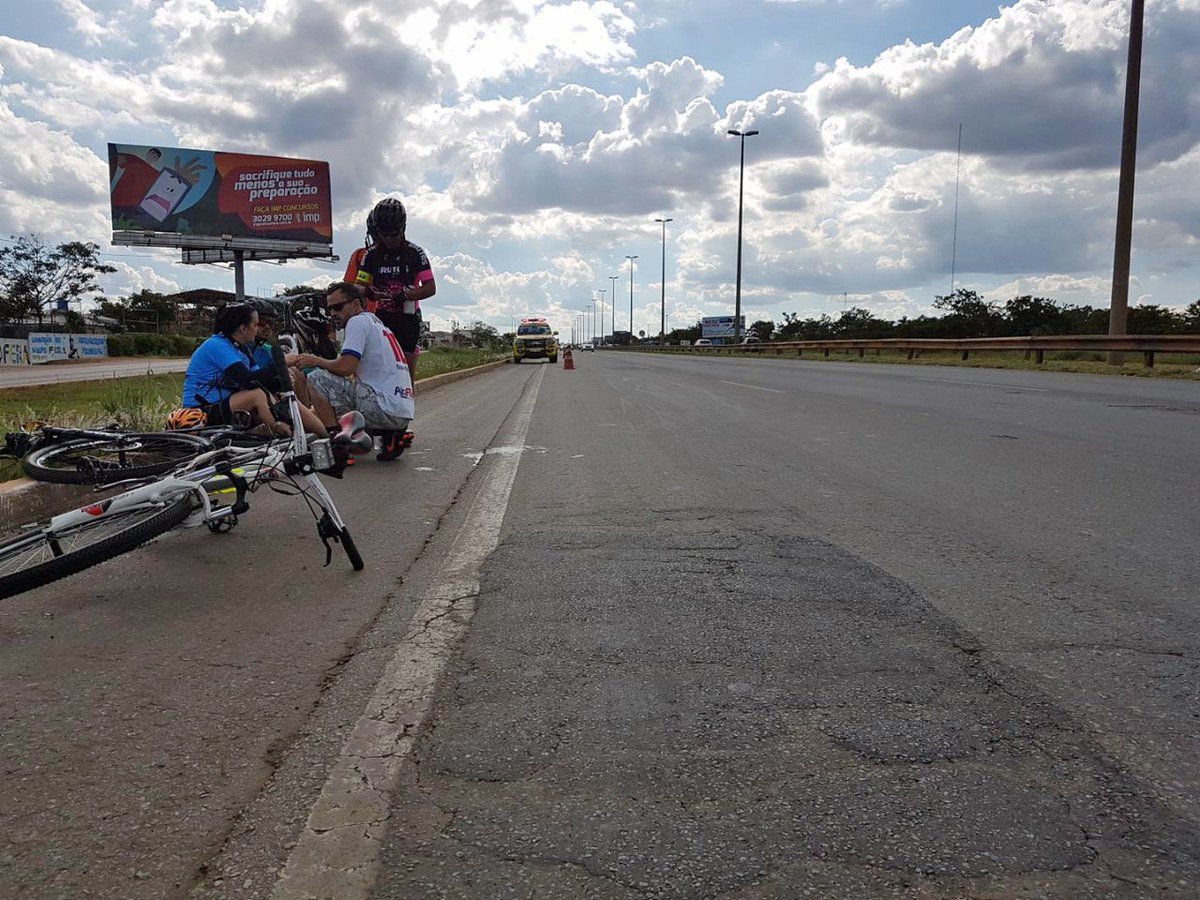 Resultado de imagem para Ciclistas são atropelados por motorista alcoolizado em via do DF