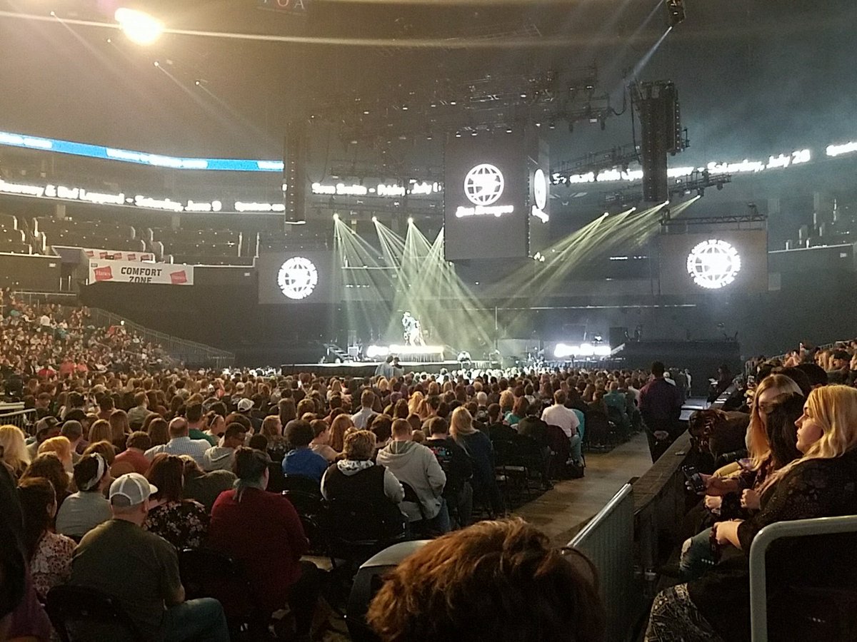 TBCCyouth's tweet photo. The show is just getting started with Christian artist Dan Bremnes @winterjamtour #tbccAscending https://t.co/xMeeZCWKon