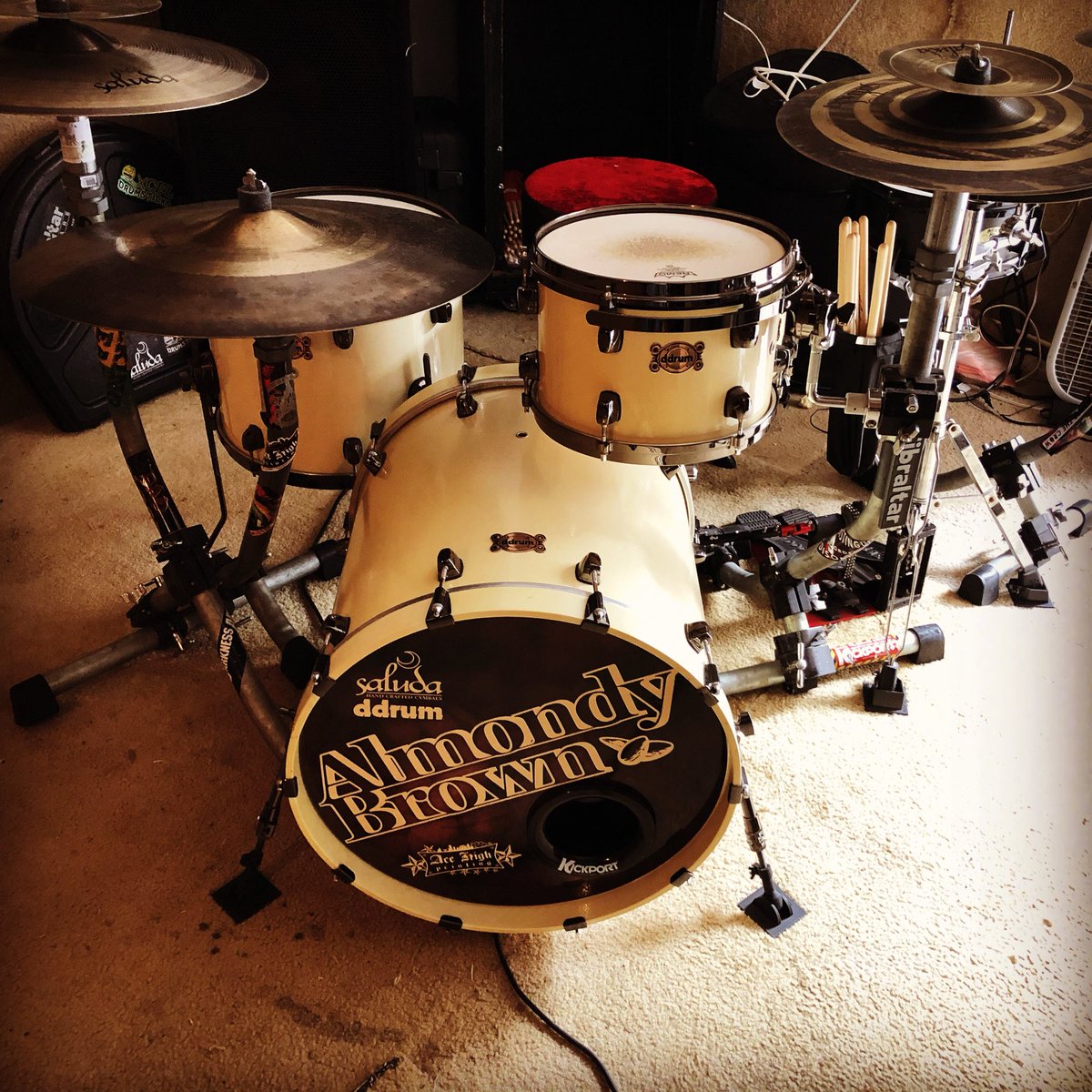 Perry_of_Earl's tweet photo. Just posted this recent pick on the Gram. Thanks for you support and your amazing gear! #saludacymbals #kbrakes #xceldrumsticks #Gibraltar #ddrum #drumset #DrumKit #drummers https://t.co/qs2x8LyJlA