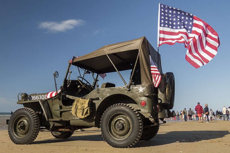 DDayCenter's tweet photo. US Army #ww2 #jeep on the beach at Arromanches during the #DDay Anniversary commemorations in 2015 - #dday71 https://t.co/1px9iUNjWV