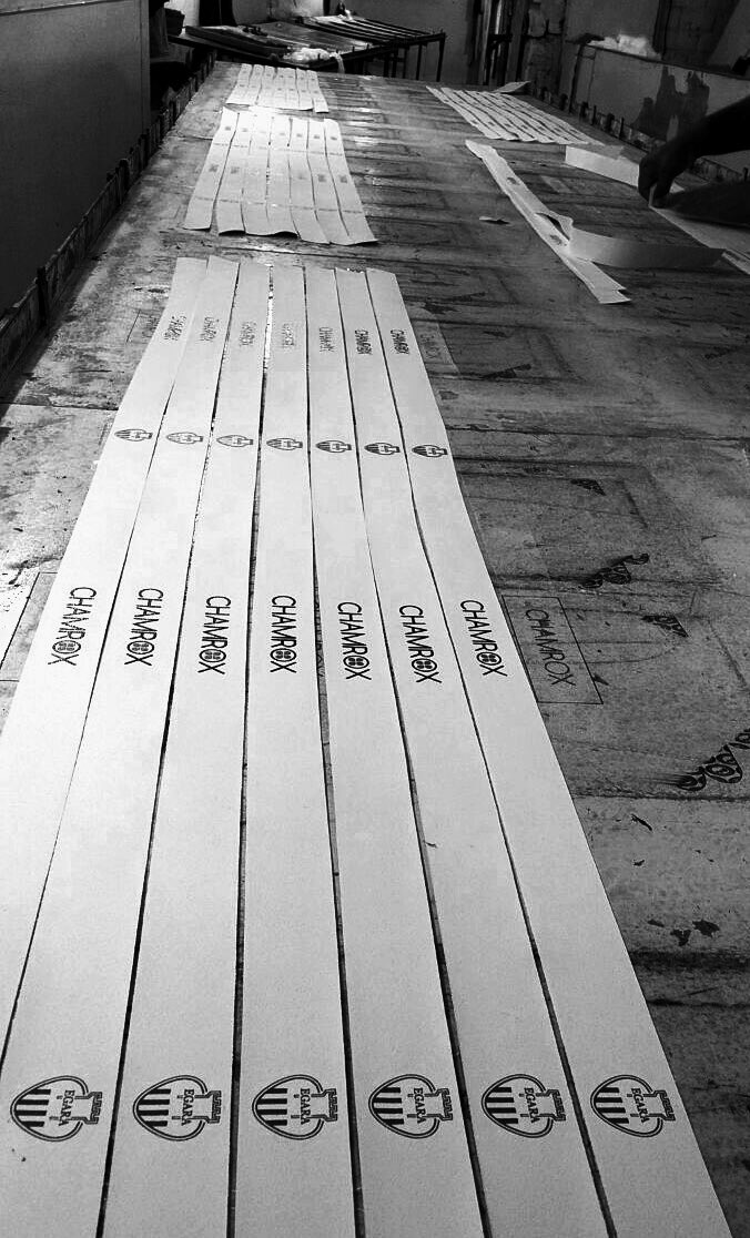 chamroxhockey's tweet photo. The production process is technical, but always personal. Every grip counts! #quality #attentiontodetail 

Another bespoke grip... can you name the club? #personal https://t.co/kcAjNwNGyF