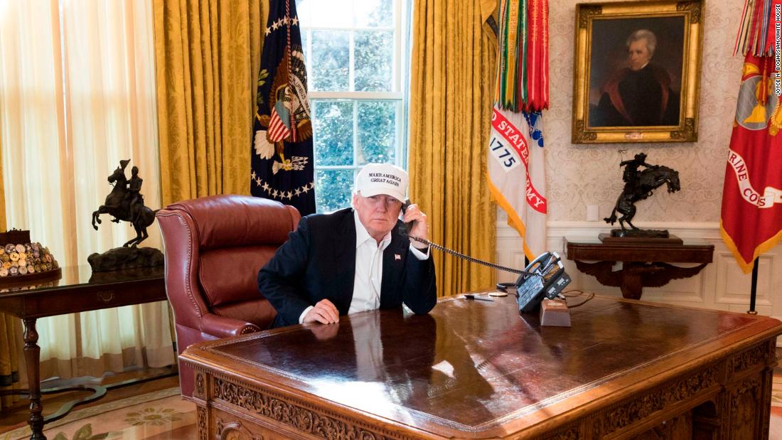 CNN's tweet photo. White House changes public voice mail to blame Democrats for shutdown https://t.co/afUSsexqeB https://t.co/FQtBkhXcyM