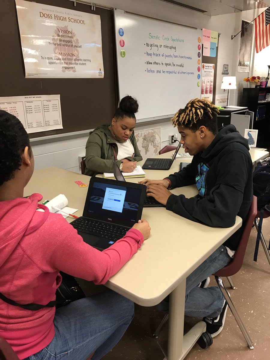 MrsSteinAP's tweet photo. My students working on their new Chromebooks!  #changingthewaywelearn https://t.co/jHo3feRMQB