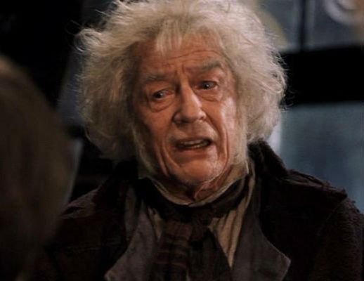 Hogwartssite's tweet photo. Hoy cumpliría 77 años John Hurt. Luchó contra el cáncer mientras rodaba su última película porque no quería decepcionar a los fans, hasta que falleció el 27 de enero del año pasado. Participó en 51 películas y obtuvo 5 premios. Gracias por dar vida a nuestro Garrick Ollivander. https://t.co/ZbA7o1b0WY