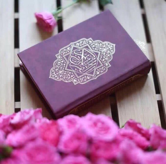 w_211111's tweet photo. تدري متى عمرك تحس بضياعه
وتعيش العمر خاسر ماربحته، 
اذا الجوال تفتحه كل ساعة،
والمصحف يمر الشهر مافتحته https://t.co/aHK96eAunW