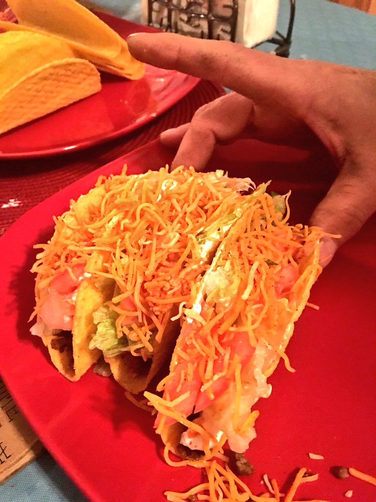 VERITAS_2U's tweet photo. My #husbands #taco  I crunched the shells into mine. A lot better than #tacobell #Fresh #yummyfood #crps #joinin #joinin247 #spoonielife #spooniefood #spooniepower #chroniclife https://t.co/y6wCihxkEQ