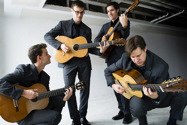 accesculture's tweet photo. [Musique🎶] Cette semaine, la programmation musicale du réseau promet de vous faire vivre de grandes émotions! Quatuor de guitares du Canada, @Quartom4, Récital La flûte italienne, @carolineplante, @QuatuorMolinari &amp; bien plus ➡️ https://t.co/LvpmN52xBm https://t.co/YRgqcxajky