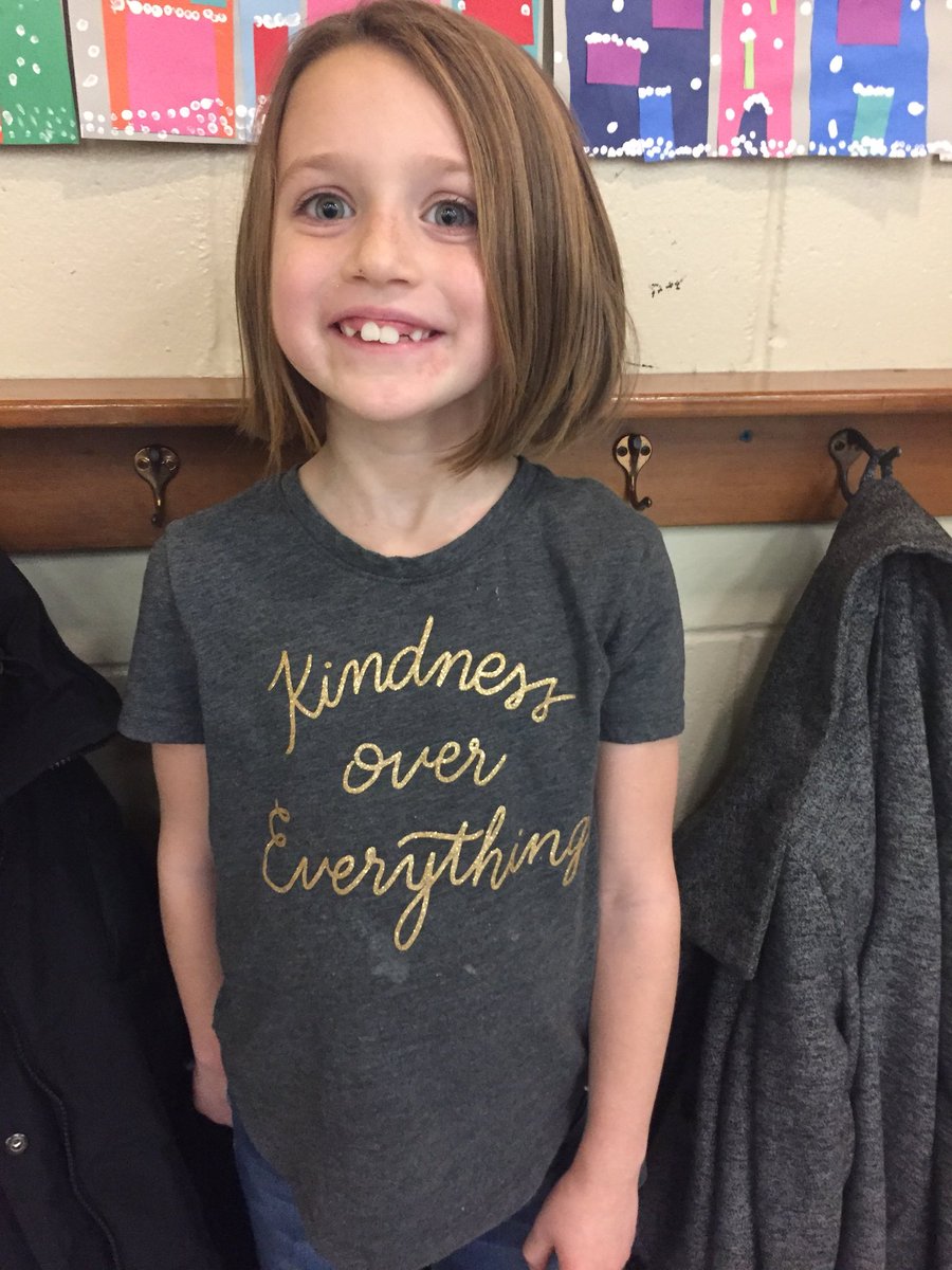 Helpingstine512's tweet photo. This girl is ready for our Great Kindness Challenge at Sunflower! 🌻Kindness over everything! @SunflowerSMSD @theSMSD #ourSMSDstory #GreatKindnessChallenge https://t.co/0QOCyAWXCP