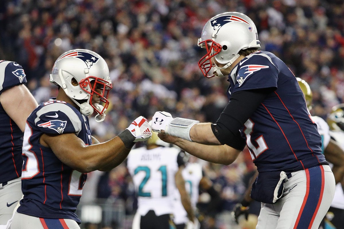 BuzzFeedNews's tweet photo. The New England @Patriots are headed to #SuperBowlLII after defeating the Jacksonville @Jaguars 24-20 🏈 https://t.co/63UR0JoYQv