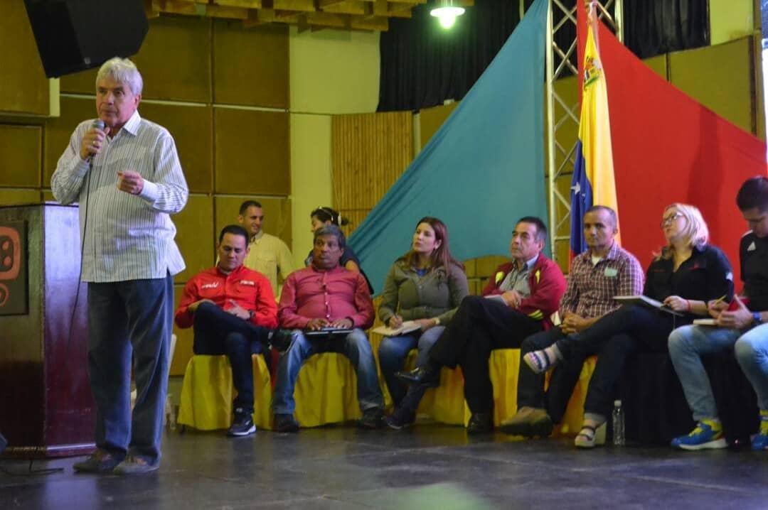 JEHYSONGUZMAN's tweet photo. Asi estuvimos Toda la estructura del @partidopsuv de nuestro Estado celebrando el 1er Pleno regional de la tolda roja, para afinar detalles con miras a la consolidación de la Revolución en nuestra Entidad #PorAMORaMERIDA #MeridaPorLaPatria @nicolasmaduro @tareckpsuv @dcabellor https://t.co/zHNEc2OOXt