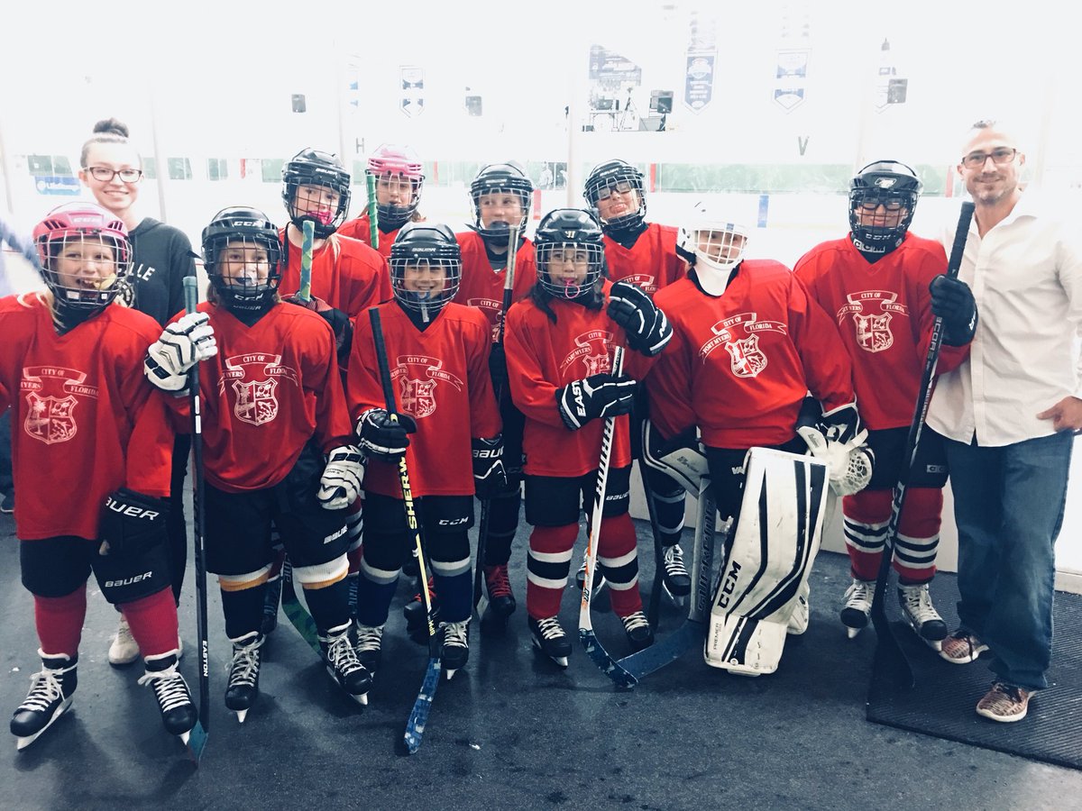 DaGoochYo's tweet photo. Red Panthers Season Opener 3-1 victory in a well played contest. Congrats Girls!! #girlshockey #girlsrule #FLhockey #hockey https://t.co/Dq3JcZWZUa
