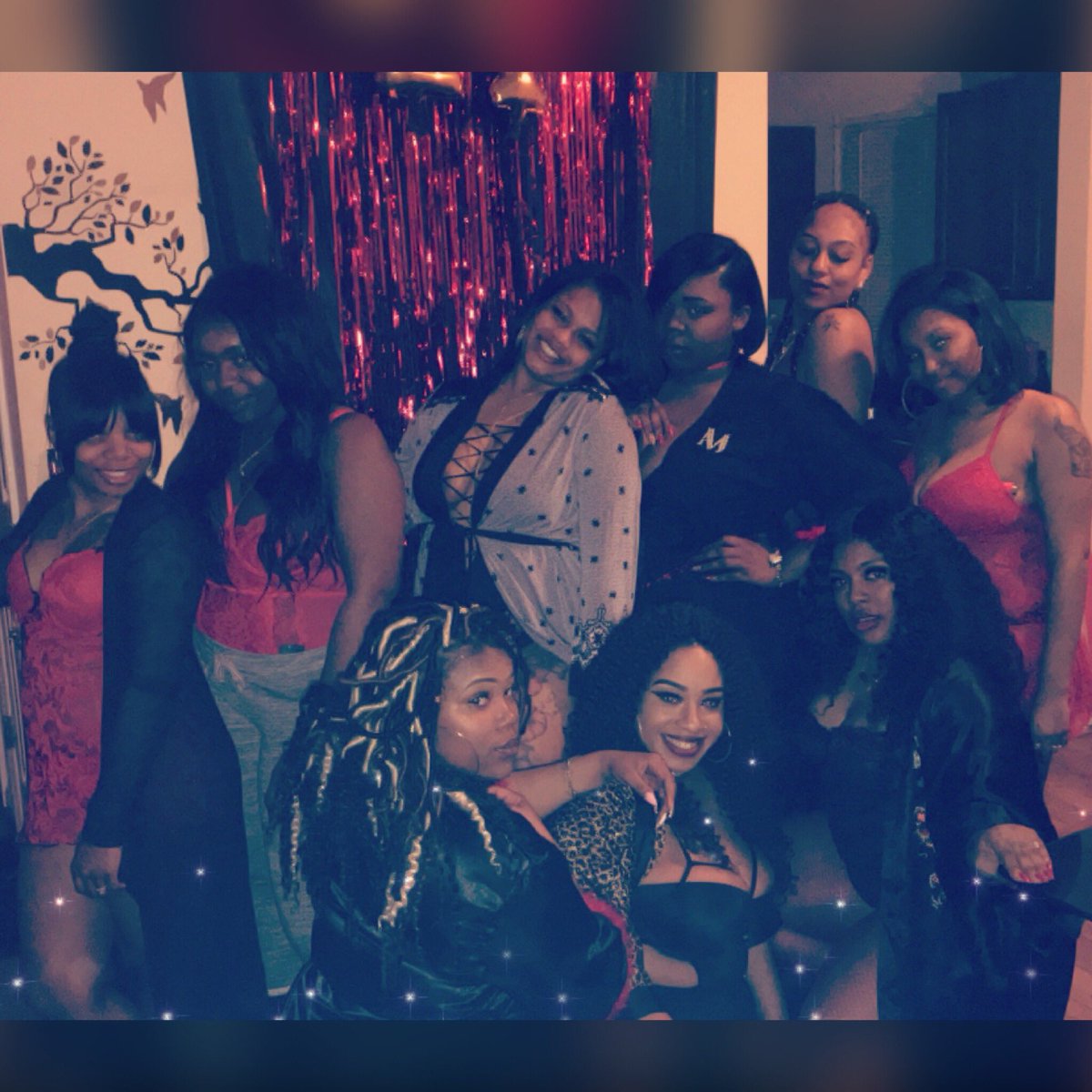 MechaSCOTT_'s tweet photo. I had the most lit lingerie party , and that’s facts boyyyyy 😝🌹 #Chaday #YoucantSITWITUS https://t.co/Nz0bHk3EvB