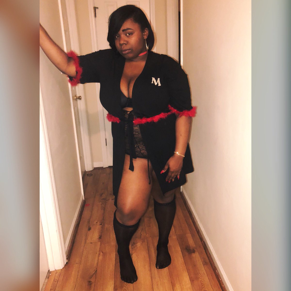 MechaSCOTT_'s tweet photo. I had the most lit lingerie party , and that’s facts boyyyyy 😝🌹 #Chaday #YoucantSITWITUS https://t.co/Nz0bHk3EvB