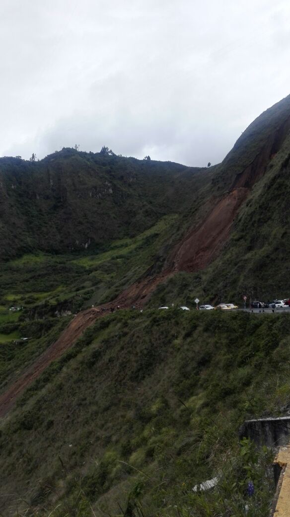 13 die after massive landslide throws bus into abyss in Colombia (PHOTO, VIDEO)