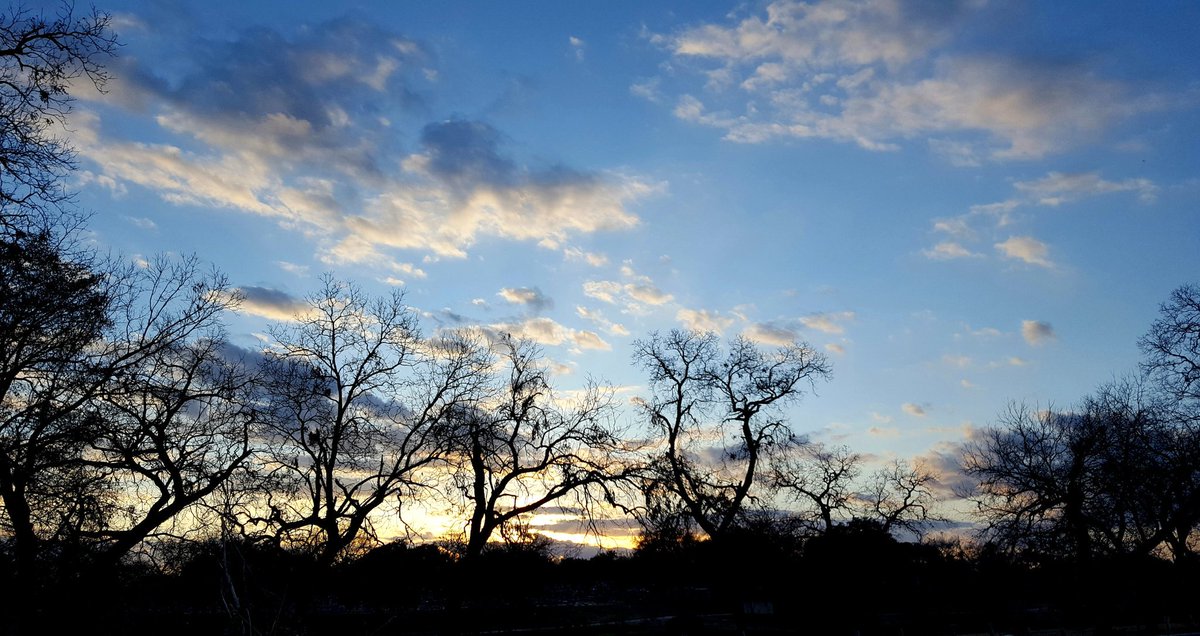 ZenScapesTVapp's tweet photo. Have a #zen #moment with a #winter #sunset. Check out @ZenScapesTVapp to #help with your winter #stressmanagement. https://t.co/42Z4u9PBG5