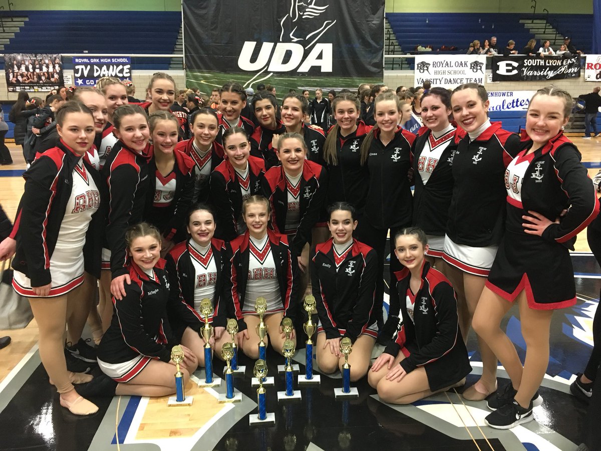 ABvarsitydance's tweet photo. Congratulations to both JV and Varsity Tars on a successful competition day at Royal Oak!! JV took 6th in JV Pom, Varsity took 5th in Varsity Hip Hop and tied for 4th in Varsity Pom!! Congratulations to our soloists as for their placements, too!! #gotars #tarpride #anchordown https://t.co/vIbLfjafuk