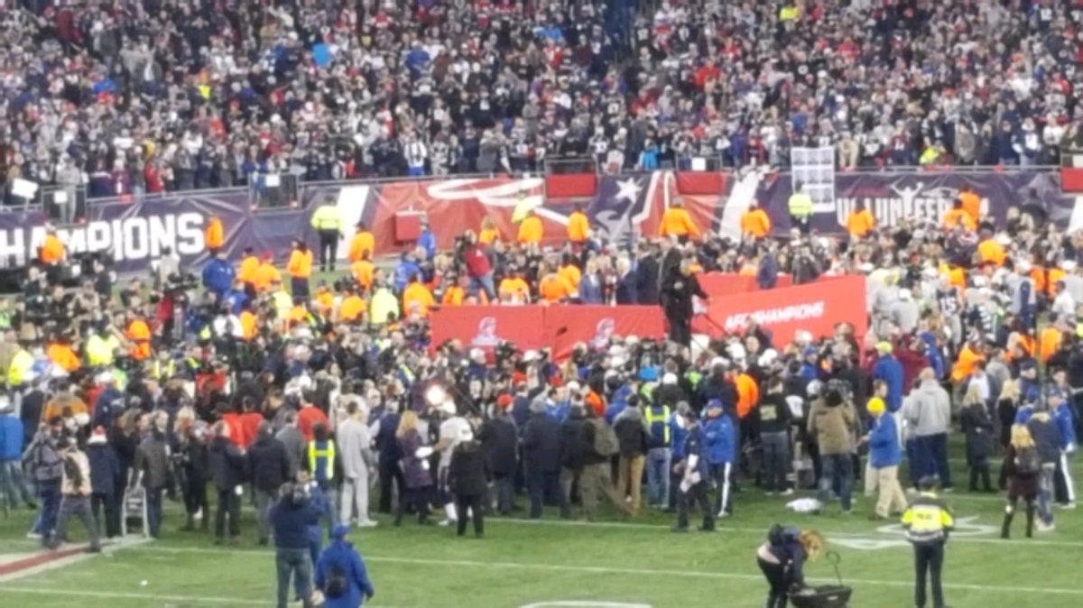 HagertyMatt's tweet photo. @TheSituation66 Live from the field at Gillette stadium, yeah baby! https://t.co/G2tNvX1wjX