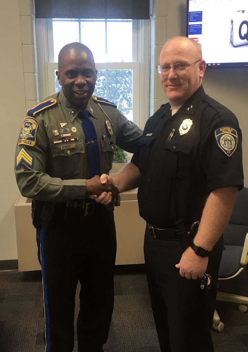 Police Chief Brown thanks <a href="/CT_STATE_POLICE/">CT State Police</a> Sergeant James Scott after training session conducted last week. Sgt. Scott was in on-duty deadly force encounter during Oct 2013.  He shared his experiences with SPD supervisors, peer support, &amp; CIT officers. Thk you Sgt. Scott!