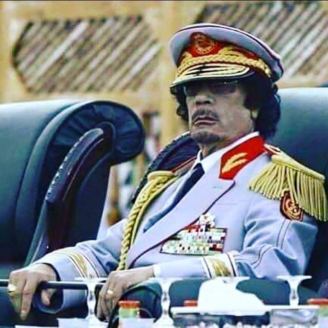 ليبيا يوم فيها سيدها عملوا كل الوسائل لكي يسقط نظامه والكل جاى ضده وتجمعوا لدمار الوطن لانه زعيم حر والآن تحقق الهدف معمر سقط نظامه وليبيا ادمرت وراحت خيراتها وعزها وقتلو رجالها وجيشها وشيوخها ونسائها واطفالها طبعآ من غير حق وامنها ضاع الحاصل كله العرب وقفوا مع ليبيا لخرابه فقط.