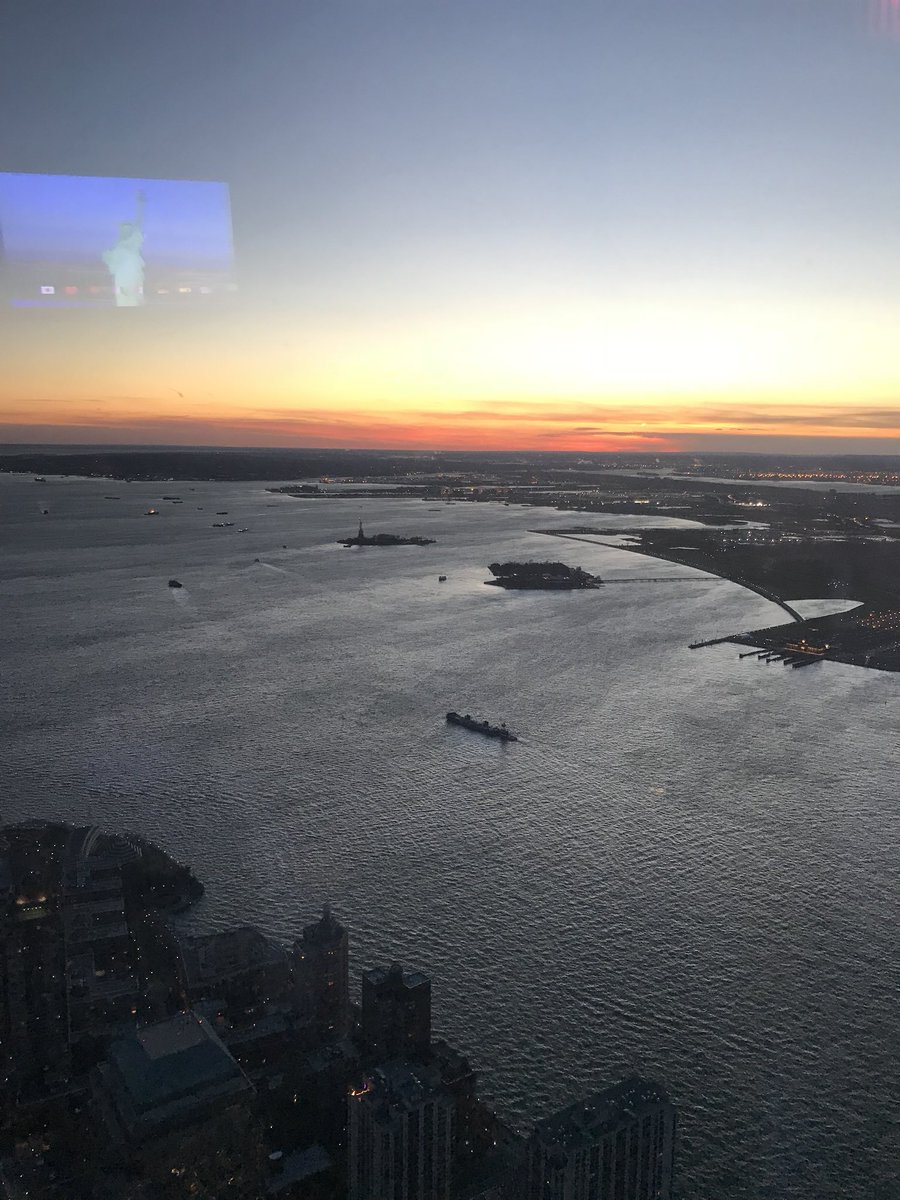 doalcarcarmen's tweet photo. @Annie_bgz @pabloalboran @MamaAlboranista Views from one world observatory! #Manhattan #OneWorldNYC 🍎
#sweetdreams #1mllnD👄...😊😍 https://t.co/sVkqEQiWWL