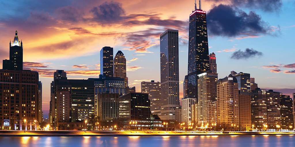 The #Chicago skyline comes alive at night. <a href="/ChooseChicago/">Choose Chicago</a>