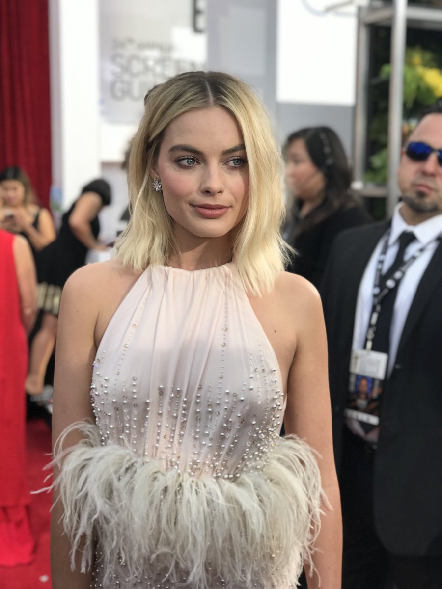 StylishJournal's tweet photo. #Margot Robbie is gorgeous no matter what but her do make a difference, #Browsmatter #SAGAwards2018 https://t.co/vTRwd9oBrt