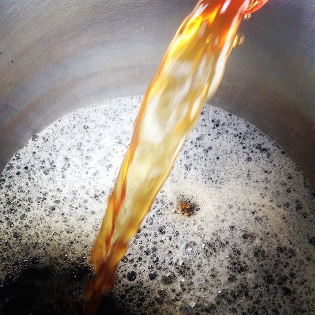 hops_22's tweet photo. Haciendo nuestro combustible de todos los días !!! CERVEZAAA !! Irish Red Ale !!! -
-
-
-
#hops22 #craftbeer #cervezaartesanal #cerveza #birra #craftbeerporn #beerporn #instabeer #beerme #beergeek #beersnob #beertraveler #beernerd #beerstagram #beergram… https://t.co/HnzIncCTWA https://t.co/EJkKsOQjuG