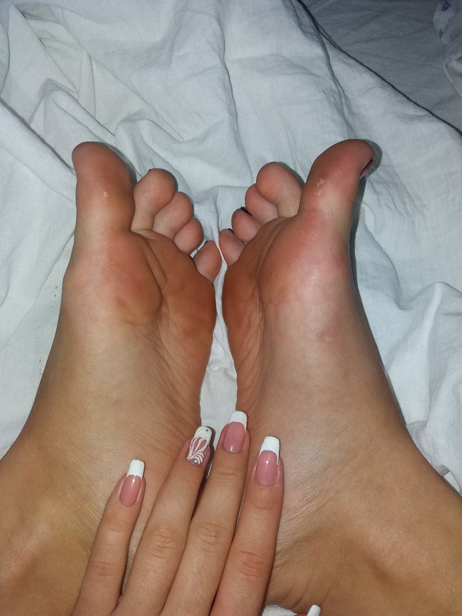 SlaveBo89927001's tweet photo. #FemDom #feet #FootFetish #finansalköle #sahibe #köle finansal enayiler buraya derhal sahibeniz emrediyor cabuk gelenlere ödülüm var... https://t.co/WJ6TcUzYNI