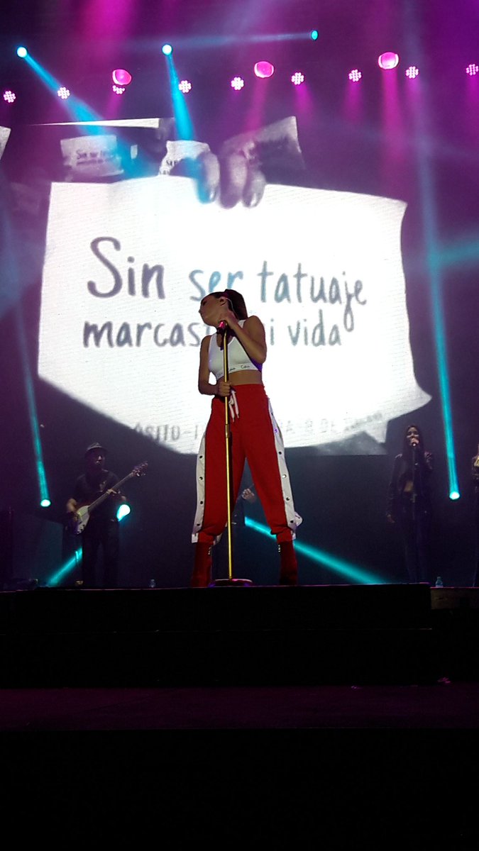 labarramasloca's tweet photo. De las mejores canciones que existen!!! 💖💖 #NoEstoySola #LaliEnVivo 👑👑  #LaliEnMDQ  cc @LaliMusica https://t.co/KJPRfsR6PP