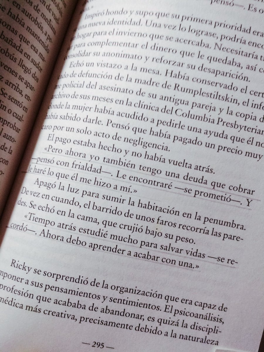 EscritorasMundo's tweet photo. "El Psicoanalista" - John Katzenbach https://t.co/IzKRqwONyF