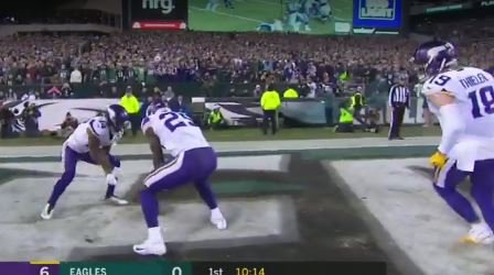TSNCurling's tweet photo. HURRY HARD: @Vikings do their best #curling impression after scoring touchdown in NFC Championship. https://t.co/6tmr5jDkqu https://t.co/lIKJwX5Pek