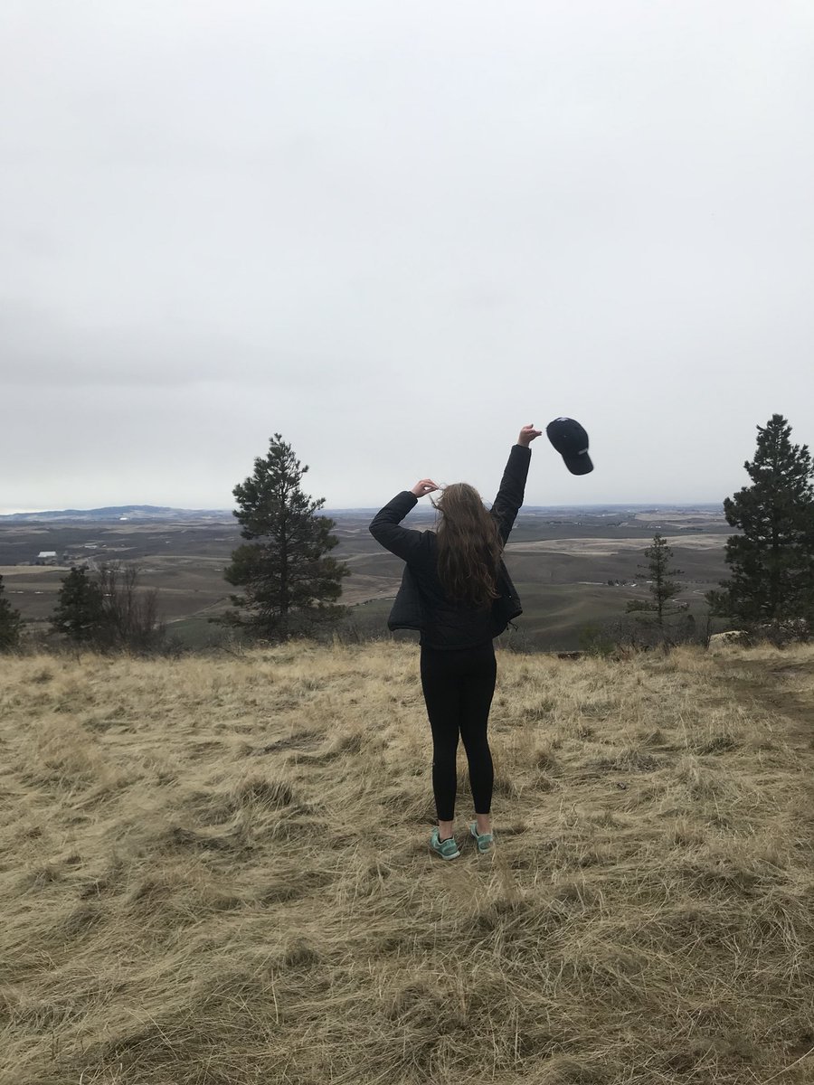 ainsleyjk12's tweet photo. love adventuring with jaja mads. ps sheโs single and ready to mingle boys. #niceguysonly https://t.co/ecRdJtDdEc