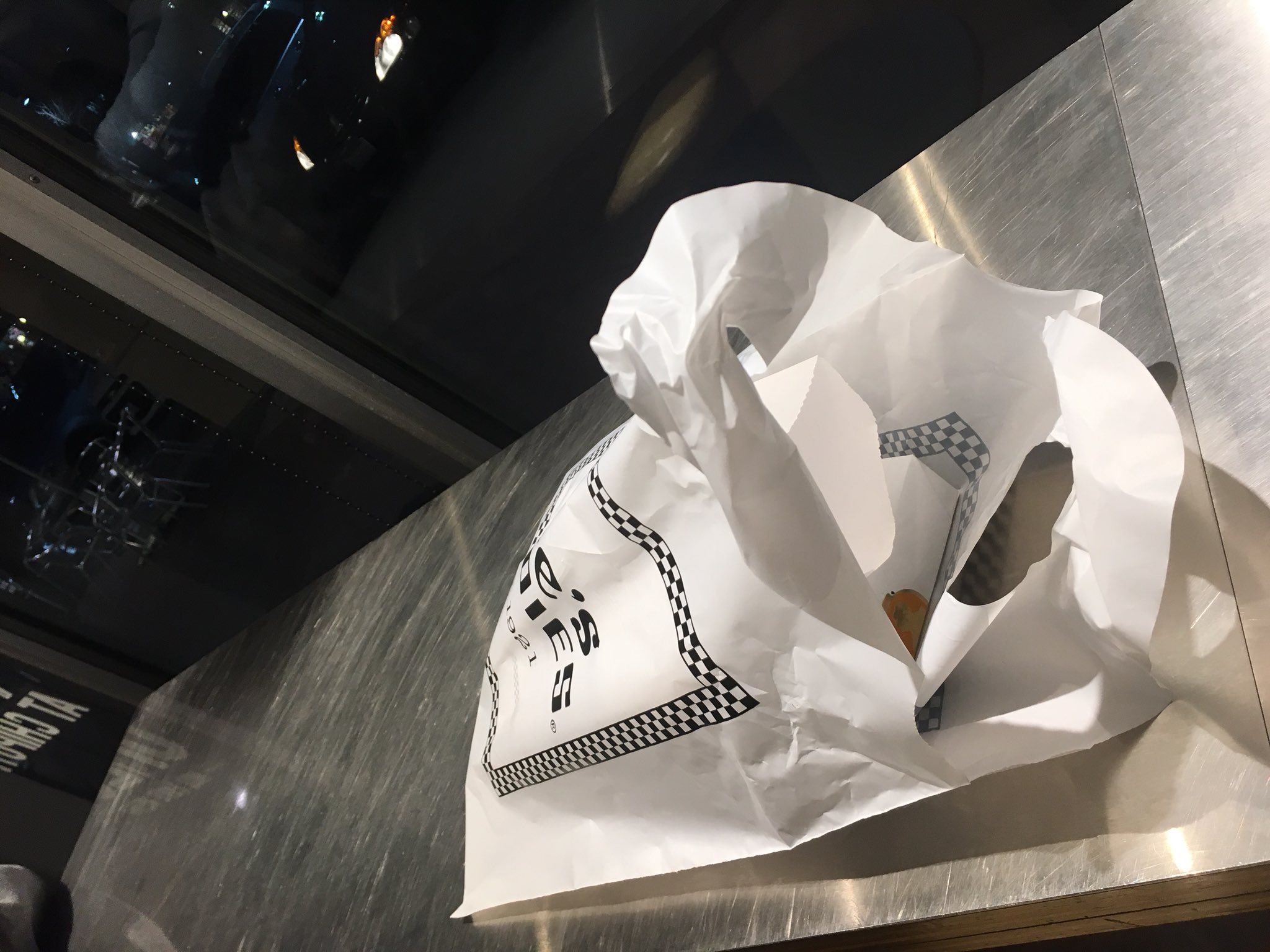 Went to @seescandies #seescandies and walked out w #hella #samples and a #BoxOfChocolates #chocolate #fix YASS! Now @ChipotleTweets #Chipotle for my #bowl https://t.co/60P59FS89x