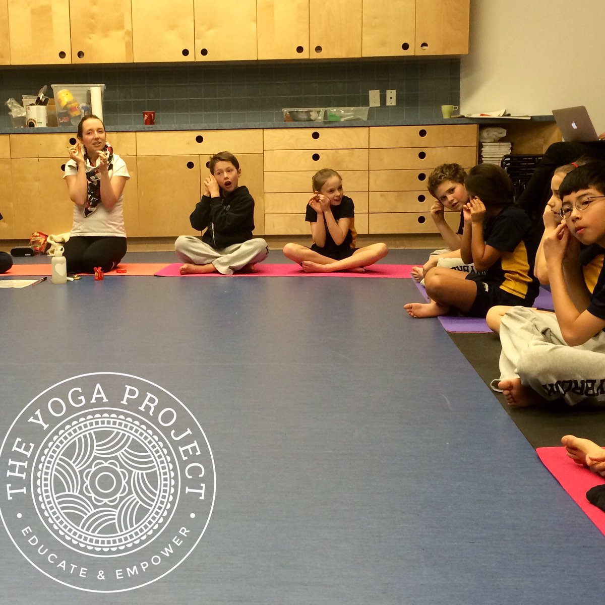 yogaprojectca's tweet photo. Starting tomorrow, we’re kicking off our 4th consecutive year of month-long programming at Sunnybrook School in Toronto!
Pictured above👆🏻, students practicing “Raisin’ Awareness” - a mindful eating practice!😋
#yogaproject #yogaprojectca #SunnybrookSchool #mindfuleating https://t.co/ViPJw22OGf