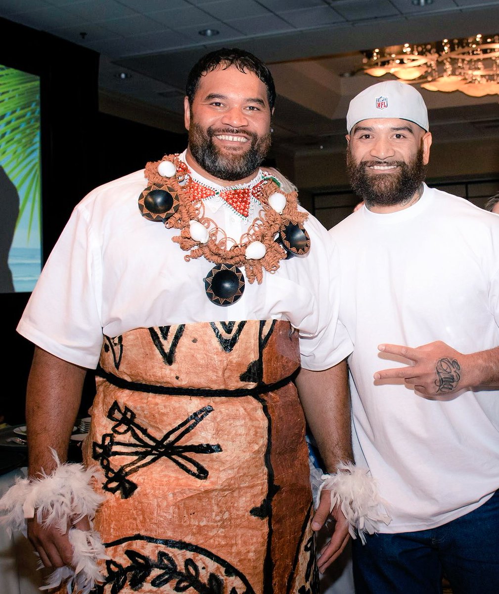 V_Ngata's tweet photo. Happy birthday Lowt and Colty!! 😁 Hope you guys are having a great day! Eat lots of cake 🎂🤪 Love you guys so much! #hbd #halotingata #colt #cakeday #birthday #brother #nephew #ngata @Haloti_Ngata92 https://t.co/13O2rtPEmh