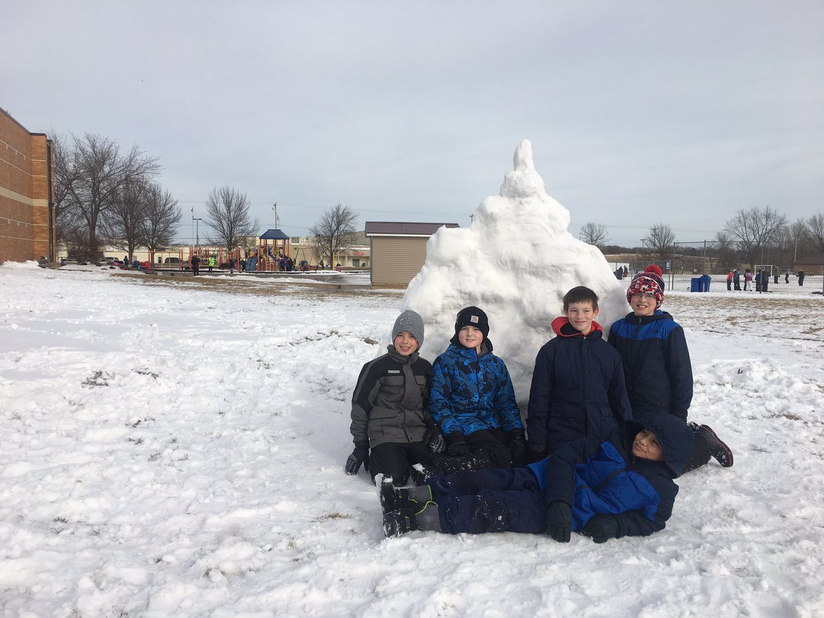 5thGradeKaasa's tweet photo. Maybe with the snow day tomorrow these students can build an even higher "Pyramid of Giza" ❄️ #ALASconnectED #5thGrade @ALASconnectED https://t.co/5CSwprXFOl