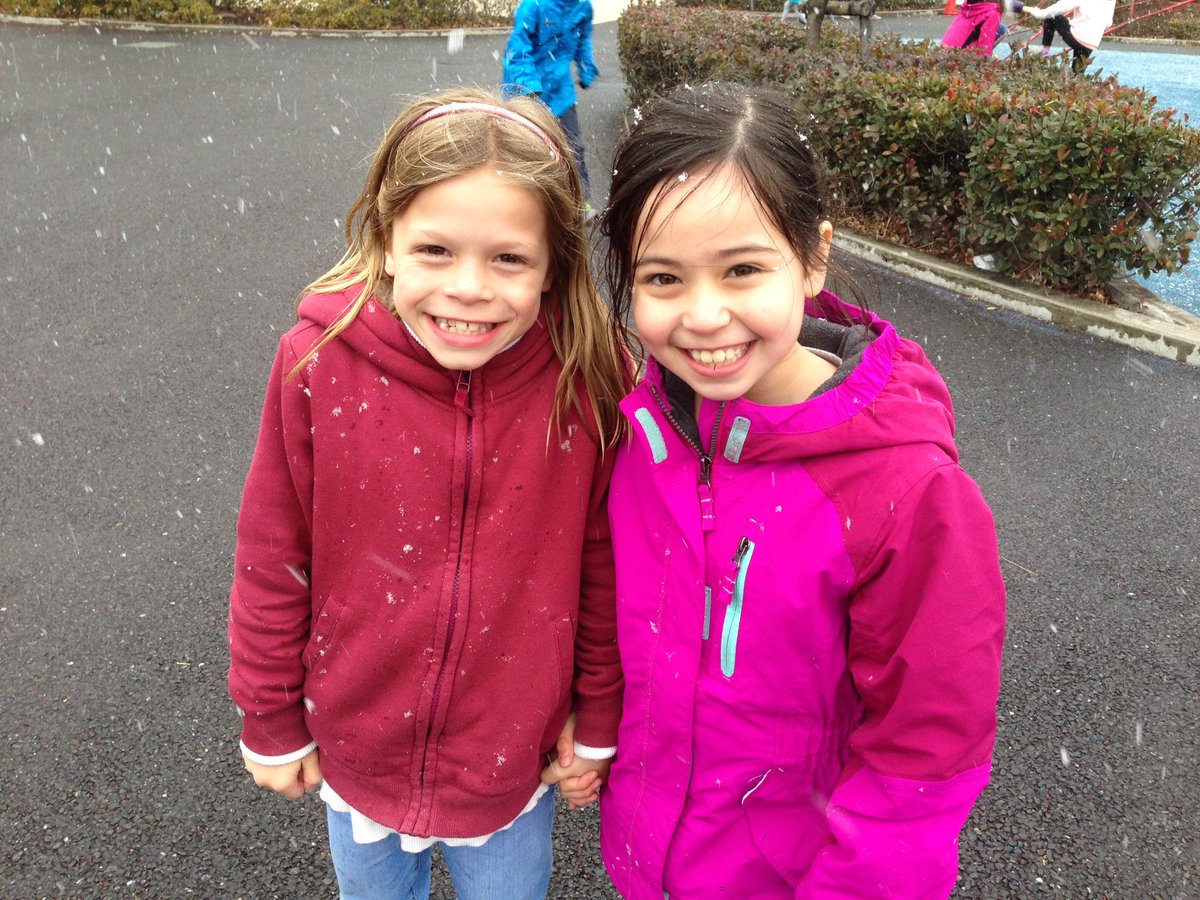 3Lkody's tweet photo. Snowy Recess! https://t.co/QgdLvgMMi1