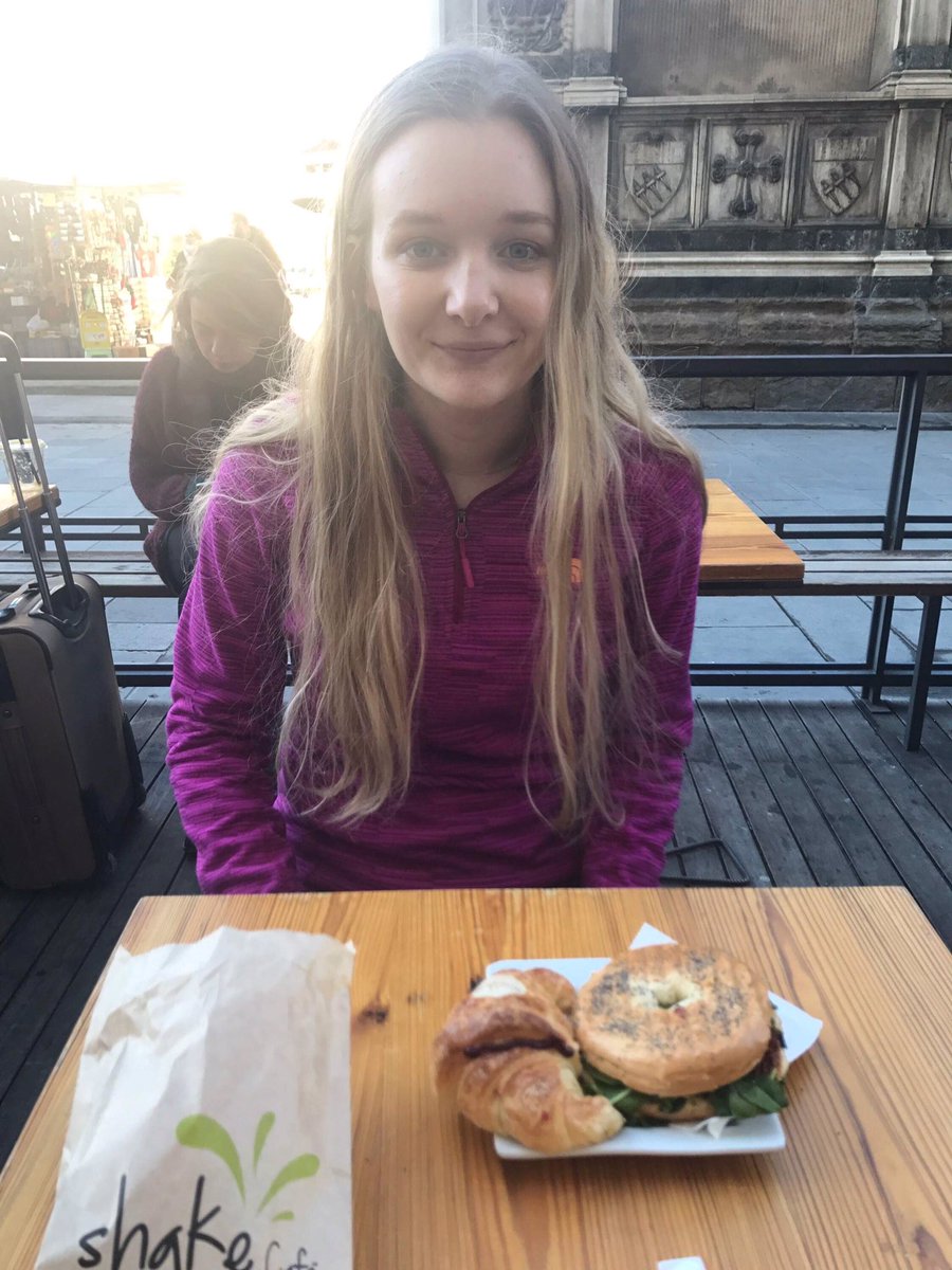 ItsVeganDarling's tweet photo. Shake Cafe has 2 locations in #Florence &amp; has #vegan choco croissants, breakfast bagels &amp; juices! So good &amp; #healthy! #veganfood #vegantravel #travel #traveller #foodie #foodporn #veganfoodporn #Italy https://t.co/xAQO5OO7Uy