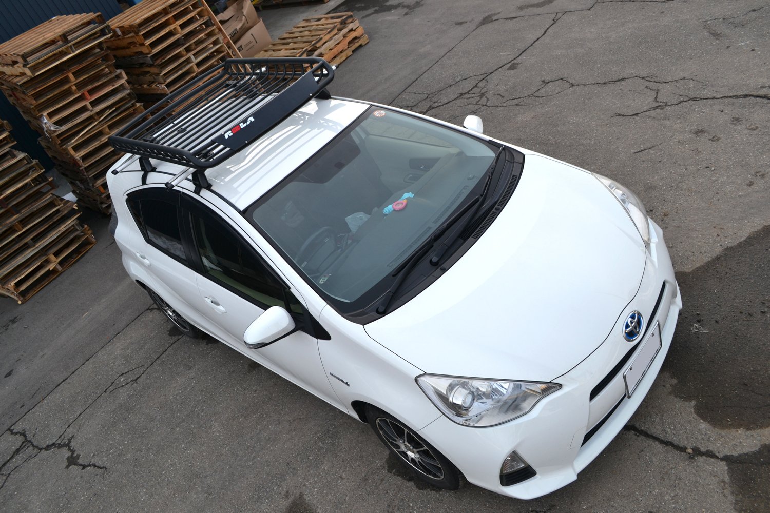                                 Twitter                                                        AQUA      ROLA                                           